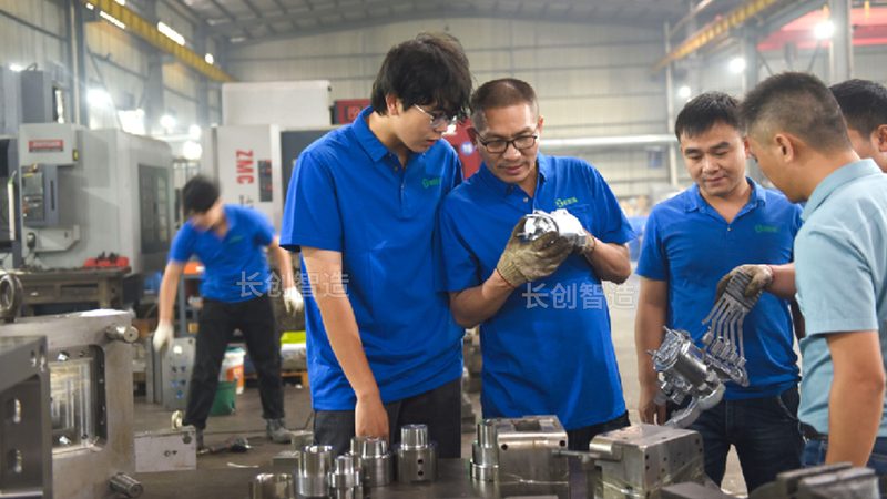 汽车连接器级进模：揭秘其报价背后的关键因素