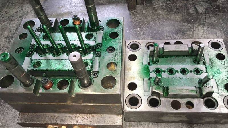 级进模设计规范解析：关键要素与设计要点