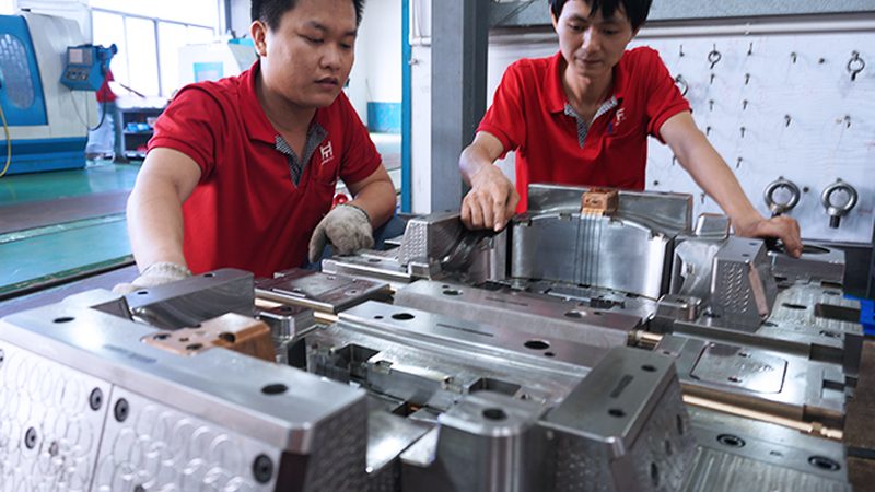硅胶模具与金属模具：材质差异与适用场景解析**
