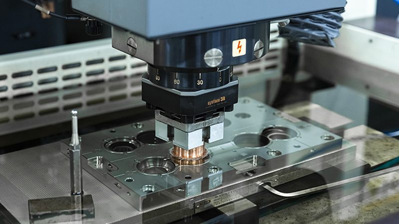复杂模具结构设计：案例分析解析**